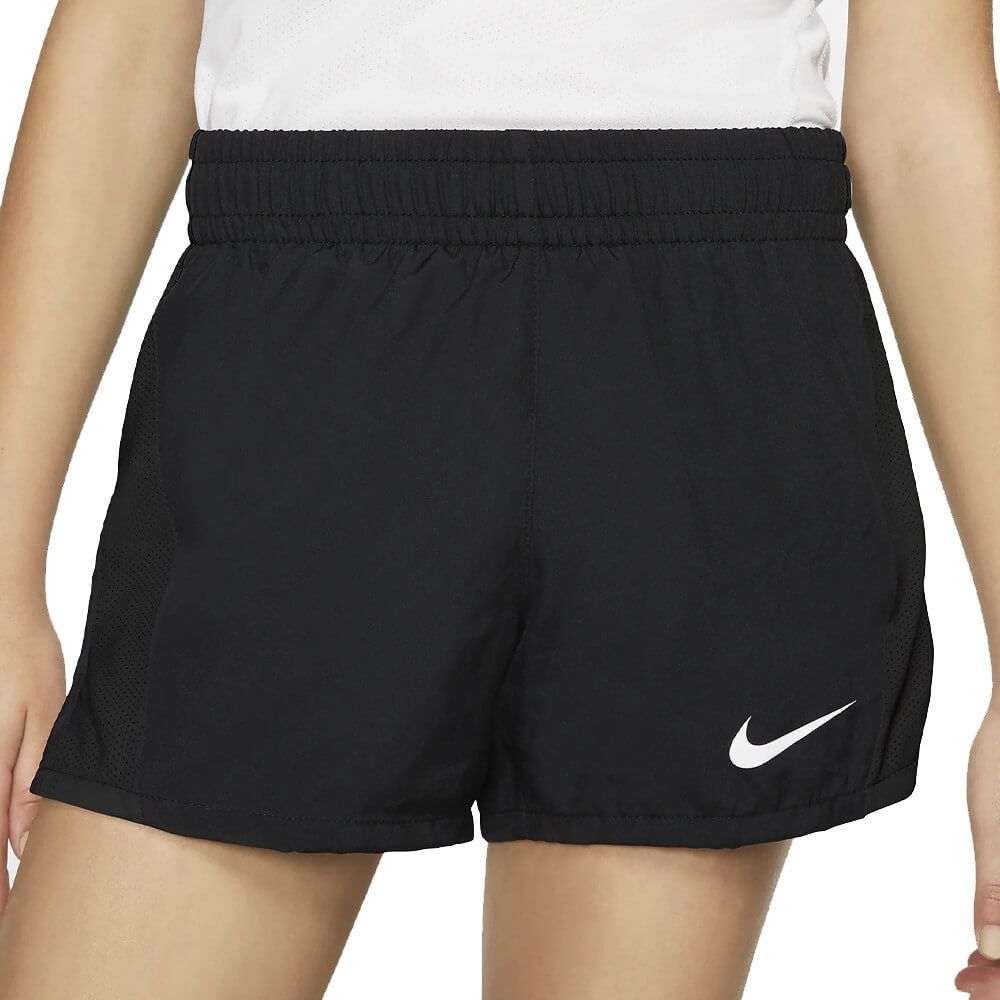 Шорты 9 лет. Шорты Nike Dri Fit. Nike big Swoosh logo шорты. Шорты Nike черные. Девушка в шортах найк.